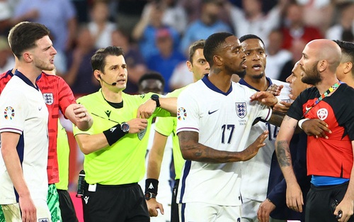 Tin nóng EURO 1/7: Sao tuyển Anh xúc phạm HLV Slovakia, Bồ Đào Nha sử dụng liệu pháp 'đặc biệt' cho Pepe