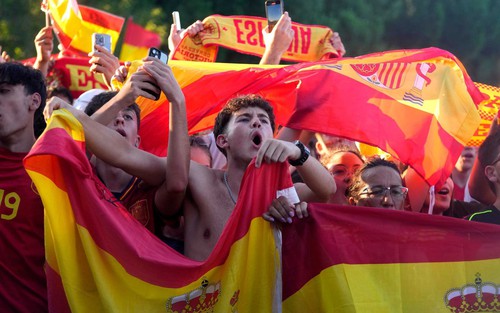 CĐV Tây Ban Nha: Chúng ta đến Berlin 