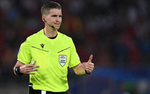 Trọng tài chính bắt trận chung kết EURO 2024 gây tranh cãi dữ dội với một chi tiết đáng chú ý