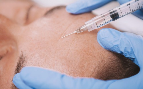 Nữ bệnh nhân 30 tuổi gần như bị mù mắt sau tiêm filler làm đẹp