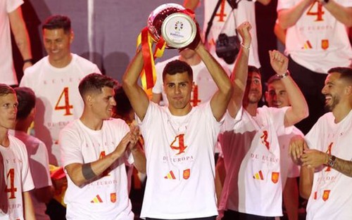 Cầu thủ hay nhất EURO 2024 vạ miệng, nguy cơ dính án phạt nặng từ UEFA