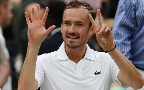 Sao quần vợt Nga Medvedev ‘đãng trí’ một cách khó tin ở Wimbledon 2024