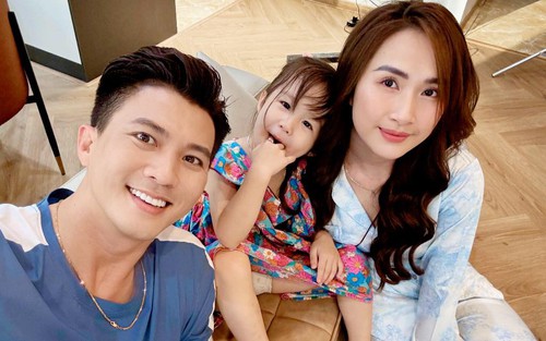 Khải 'thọt' phim 'Người một nhà' trao nhau nụ hôn lãng mạn ngay trên sóng truyền hình
