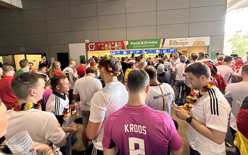 CĐV tại EURO 2024: 'Họ làm gì khi trận đấu diễn ra'