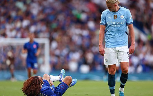 'Thù dai' vì bị cà khịa, Haaland có hành động khiến Cucurella phải xấu hổ trong ngày Man City đánh bại Chelsea