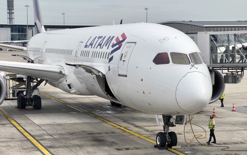 FAA yêu cầu kiểm tra dòng máy bay Boeing 787 Dreamliners sau sự cố trên không