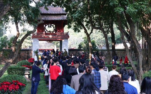 Hà Nội phát huy quy tắc ứng xử, xây dựng nét đẹp nơi di tích, đình, chùa