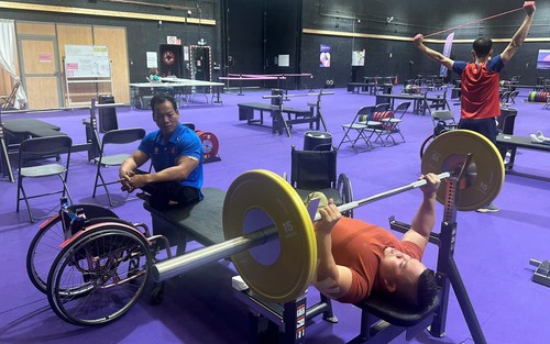 Đoàn thể thao người khuyết tật Việt Nam tại Paralympic 2024: Tích cực tập luyện, làm quen với địa điểm thi đấu