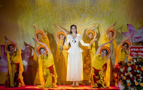 Hồ Quỳnh Hương, Phạm Phương Thảo… biểu diễn trong chương trình nghệ thuật mừng Lễ Vu lan 