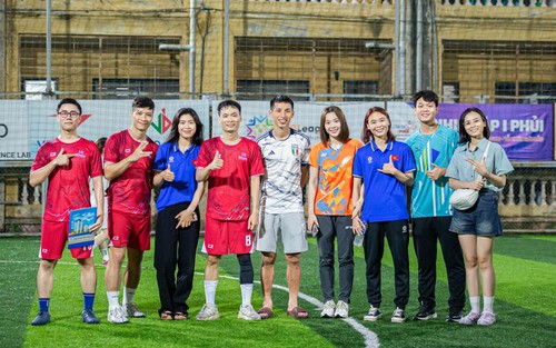 'Hot girl' cầu lông Thùy Linh xuất hiện cùng QBV Việt Nam và 'cơn lốc đường biên' Thanh Nhã, làm một điều cực ý nghĩa