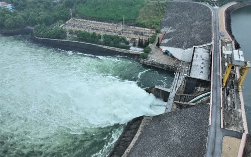 14 giờ ngày 28/8, mở 2 cửa xả mặt hồ thủy điện Thác Bà
