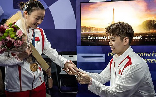 Nữ VĐV Trung Quốc được cầu hôn bằng nhẫn kim cương ngay sau khi giành HCV Olympic 2024, dân mạng chỉ biết trầm trồ