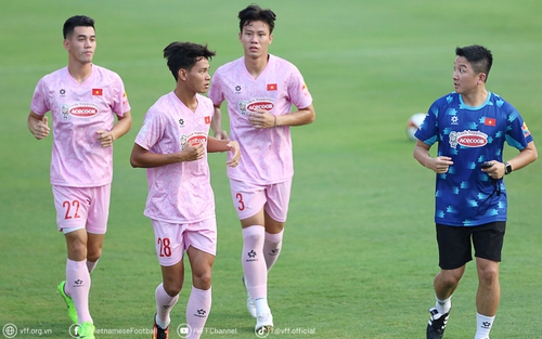 HLV Kim Sang Sik chia quân đấu tập kín, lên phương án đương đầu đội tuyển Nga
