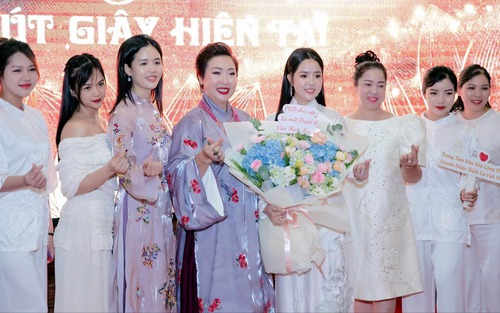 Sao Mai Hiền Anh phát hành album “Duyên 6” xây nhà tình nghĩa, trường học cho trẻ vùng cao
