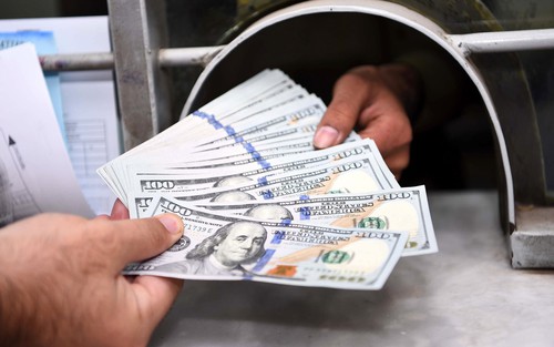 Thu nhập của người Mỹ phục hồi về gần mức trước đại dịch