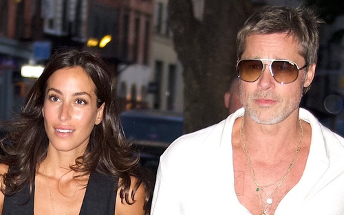 Brad Pitt để lộ phụ kiện rất nhỏ nhưng xác định "chủ quyền" với bạn gái