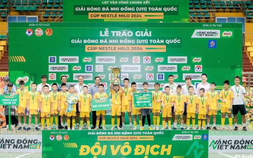 U11 SLNA bị cấm thi đấu 2 năm: Lỗi người lớn làm hại trẻ con