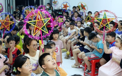 Tết Trung thu ấm áp nơi "rốn lũ" Hà Nội