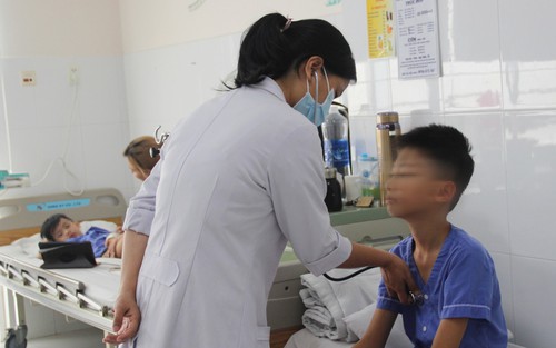 Bắc Kạn: 70 người nhập viện với biểu hiện nôn, sốt, đau bụng, đau đầu