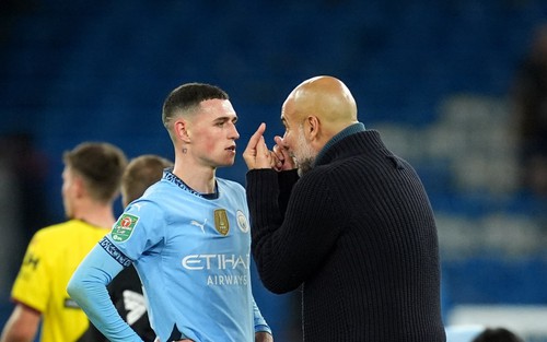 Man City thắng nhọc nhằn đội hạng 2, Pep Guardiola làm điều cực gắt với trò cưng