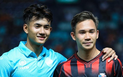 Quay về Thái Lan sau AFF Cup, em trai Supachok tỏa sáng giúp đội nhà thắng 8-0