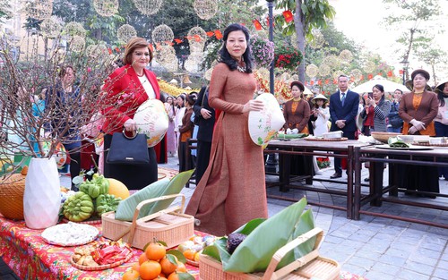 Phu nhân Tổng Bí thư Tô Lâm dự Chương trình ngoại giao văn hóa "Bản hòa ca Tết Việt"