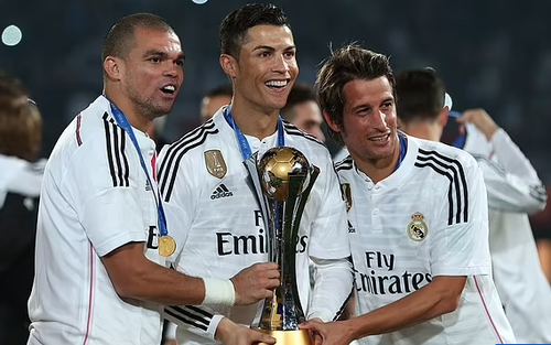 Ngôi sao từng sát cánh với Ronaldo ở Real Madrid bị cảnh sát điều tra và tịch thu cả 'tấn' tài sản