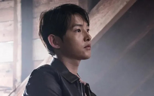 Song Joong Ki bị tố thiếu tôn trọng vợ và "nước mắt cá sấu"
