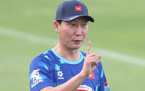 Tin nóng bóng đá Việt 19/1: HLV Kim Sang Sik 'chấm' 3 cầu thủ đầu tiên cho đội U22 Việt Nam; Xuân Son tăng giá mạnh
