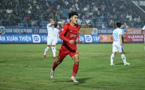 Quả ngọt cho 'diễn viên' Nhâm Mạnh Dũng tại V-League