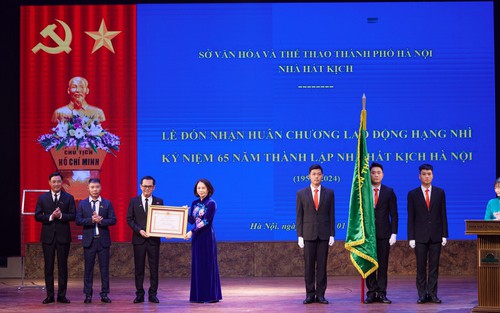 Nhà hát Kịch Hà Nội kỷ niệm 65 năm thành lập và đón nhận Huân chương Lao động hạng Nhì