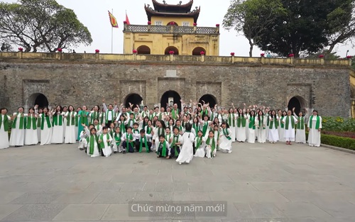 Nhóm G4 các Đại sứ quán làm MV Tết 'Năm qua đã làm gì'