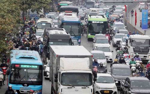 Ùn tắc cục bộ trong ngày đầu tiên của kỳ nghỉ tết Nguyên đán Ất Tỵ