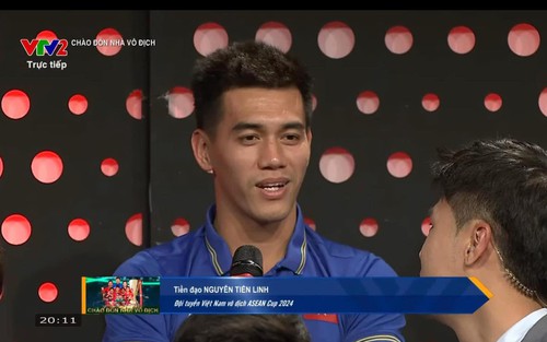 HLV Kim Sang Sik nói 'Tiến Linh toàn tránh mặt tôi', tiền đạo ĐT Việt Nam đáp lại 'thầy hơi ác cảm với em'