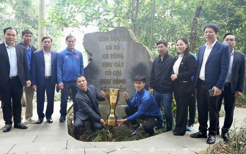 Đội tuyển Việt Nam báo công với các Vua Hùng, Đình Triệu được thưởng 550 triệu đồng
