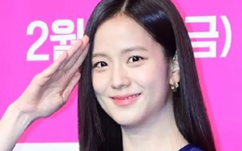 Trang phục của Jisoo Blackpink tại buổi họp báo "Newtopia" gây tranh cãi