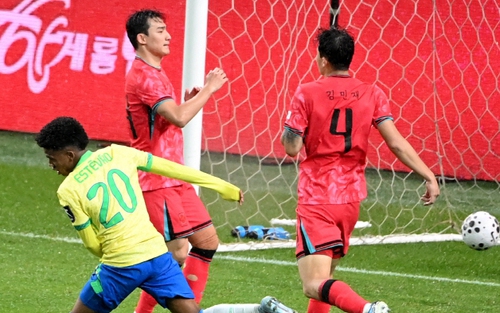 Trung vệ số 1 của Hàn Quốc mắc sai lầm khó tin ở trận thua Brazil 0-5