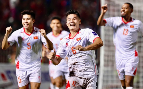 Tin nóng bóng đá Việt Nam hôm nay 15/10: ĐT Việt Nam tiếp tục tăng hạng; HLV Kewell có thêm ngoại binh trước trận ra mắt