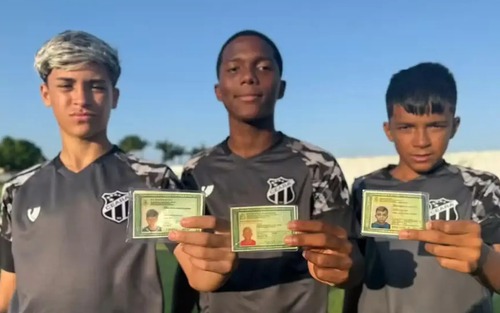 Bộ ba 'Messi, Neymar, Iniesta' gây sốt khi cùng khoác áo một đội bóng ở Brazil
