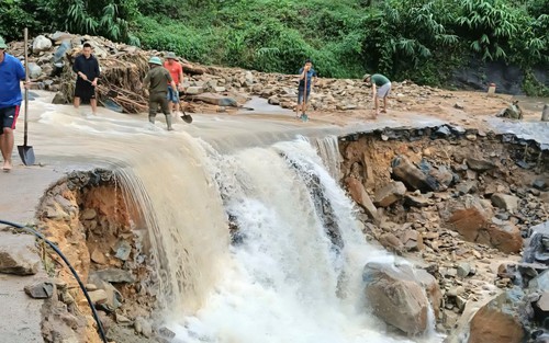 Mưa lớn gây sạt lở đất, lũ lụt tại Quảng Ninh