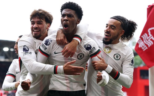 Chelsea tiếp tục nhận thẻ đỏ trong chiến thắng đậm trước Nottingham