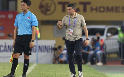 HLV Tây Ban Nha nói lý do nổi nóng với trọng tài V-League