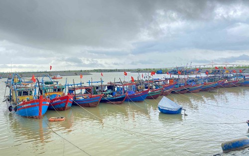 Ảnh hưởng của bão FENGSHEN gây nguy hiểm cho các hoạt động tàu thuyền