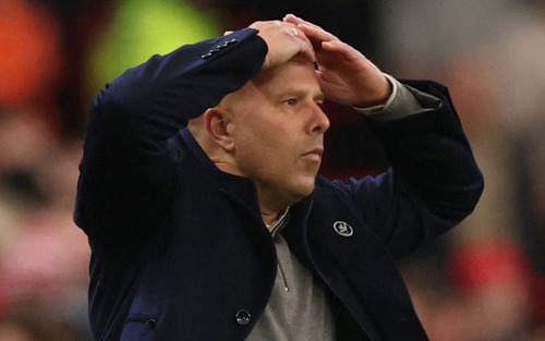Arne Slot muốn Liverpool chơi như PSG, nhưng thực tế lại giống... Tottenham của Postecoglou