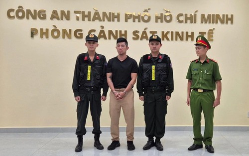 Ca sĩ Lương Bằng Quang -  chồng "Ngân 98" bị bắt vì hối lộ 8 tỷ đồng