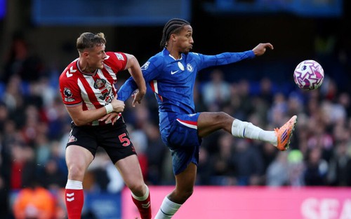 Chelsea bất ổn từ thủ đến công