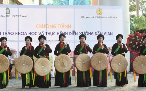 Làm gì để "tiếp sức" cho nghệ nhân thực hành di sản?