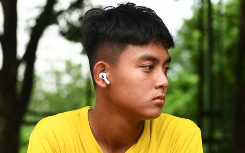 Cầu thủ U14 đón niềm hạnh phúc giản dị sau thông điệp 'Xin cha bỏ bia'