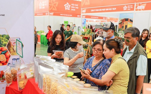Hội chợ mùa Thu 2025: Ủng hộ đồng bào lũ lụt hơn 211 triệu đồng sau 4 ngày