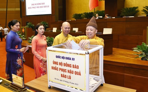 Tiếp tục vận động, ủng hộ đồng bào bị thiệt hại do bão số 11, 12 và mưa lũ gây ra